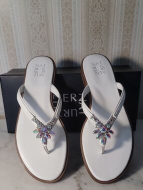 Naturalizer White Jeweled Thong Sandals Size 11